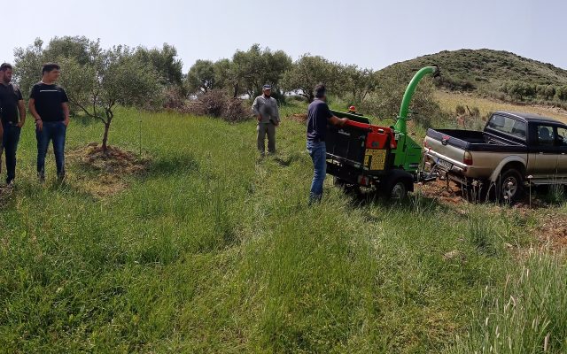 ΤΜ Solutions: trainings for the use of the shredder machine for prunes of olive trees